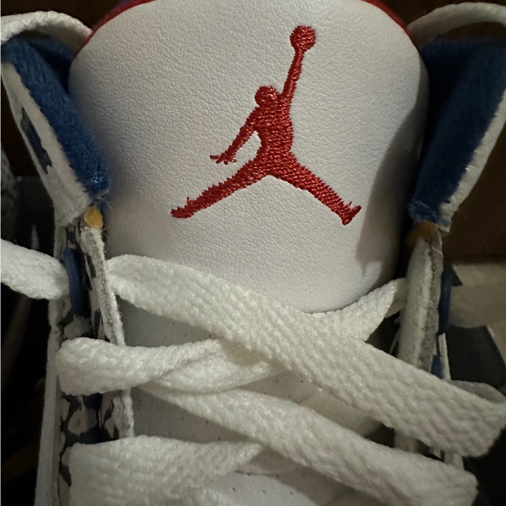 Jordan 3 retro. Og BG true blue. Size 5.5 junior. - Picture 3 of 5